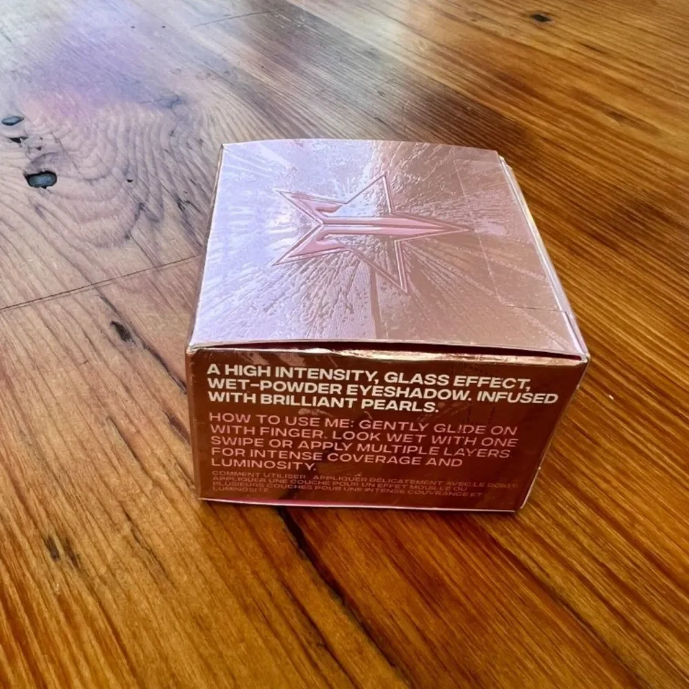 VOYEUIRSM New in Box Jeffree Star Eye Gloss Light Brown silver pink gold